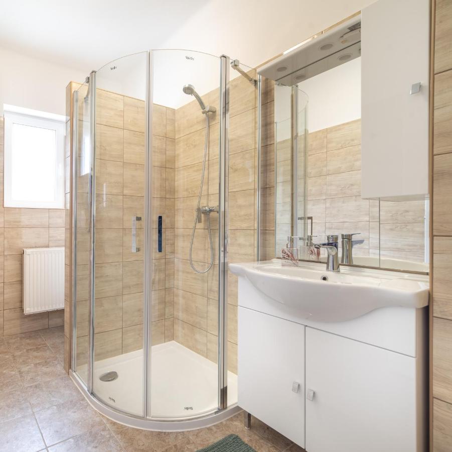 Topaz Apartmanhazak Keszthely Buitenkant foto
